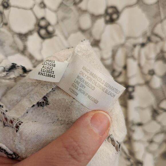 Lane Bryant White Eyelet‎ Lace Long Sleeve Blouse Size 22 - Picture 11 of 11